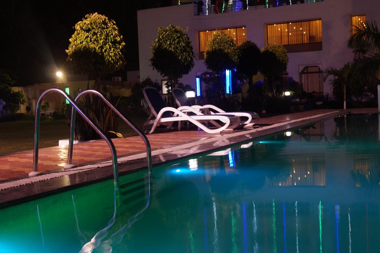 Kamlesh Continental Hotel Angul Buitenkant foto