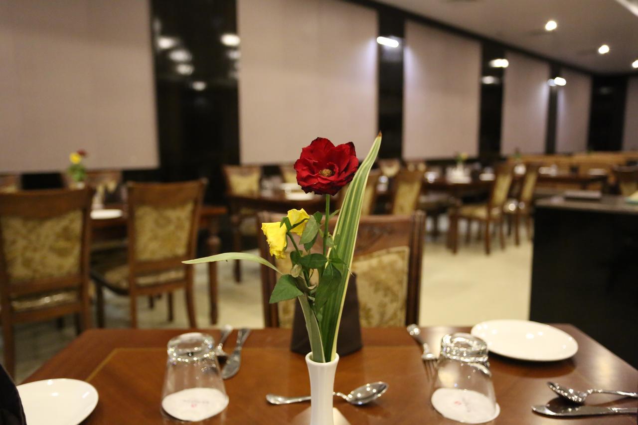 Kamlesh Continental Hotel Angul Buitenkant foto